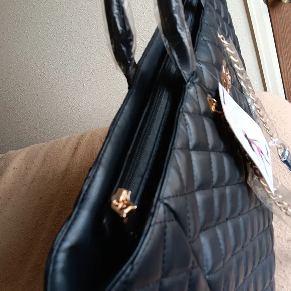 Gilda Paris Chic Black Quilted Tote with Gold Chain Accents - Picture 7 of 14